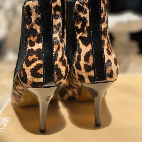 Stylish Michael Kors Booties - Picture 5 of 14